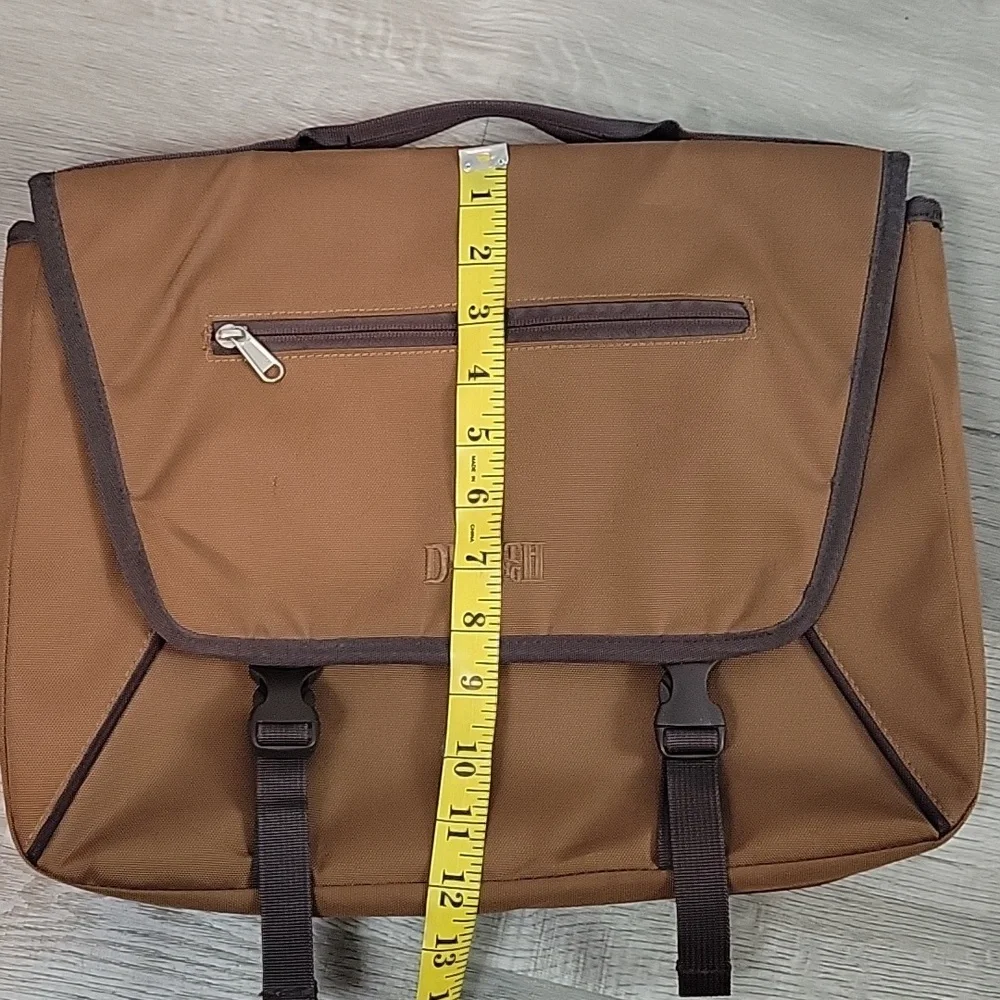 Duluth Trading Co brown quilted laptop bag
